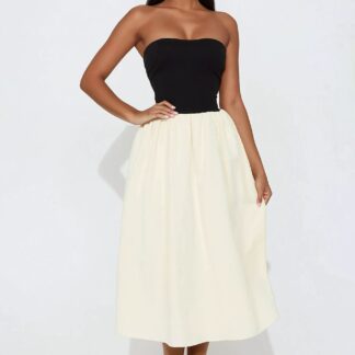 Vestido Midi Strapless con Escote Corazón y Espalda de Cordones